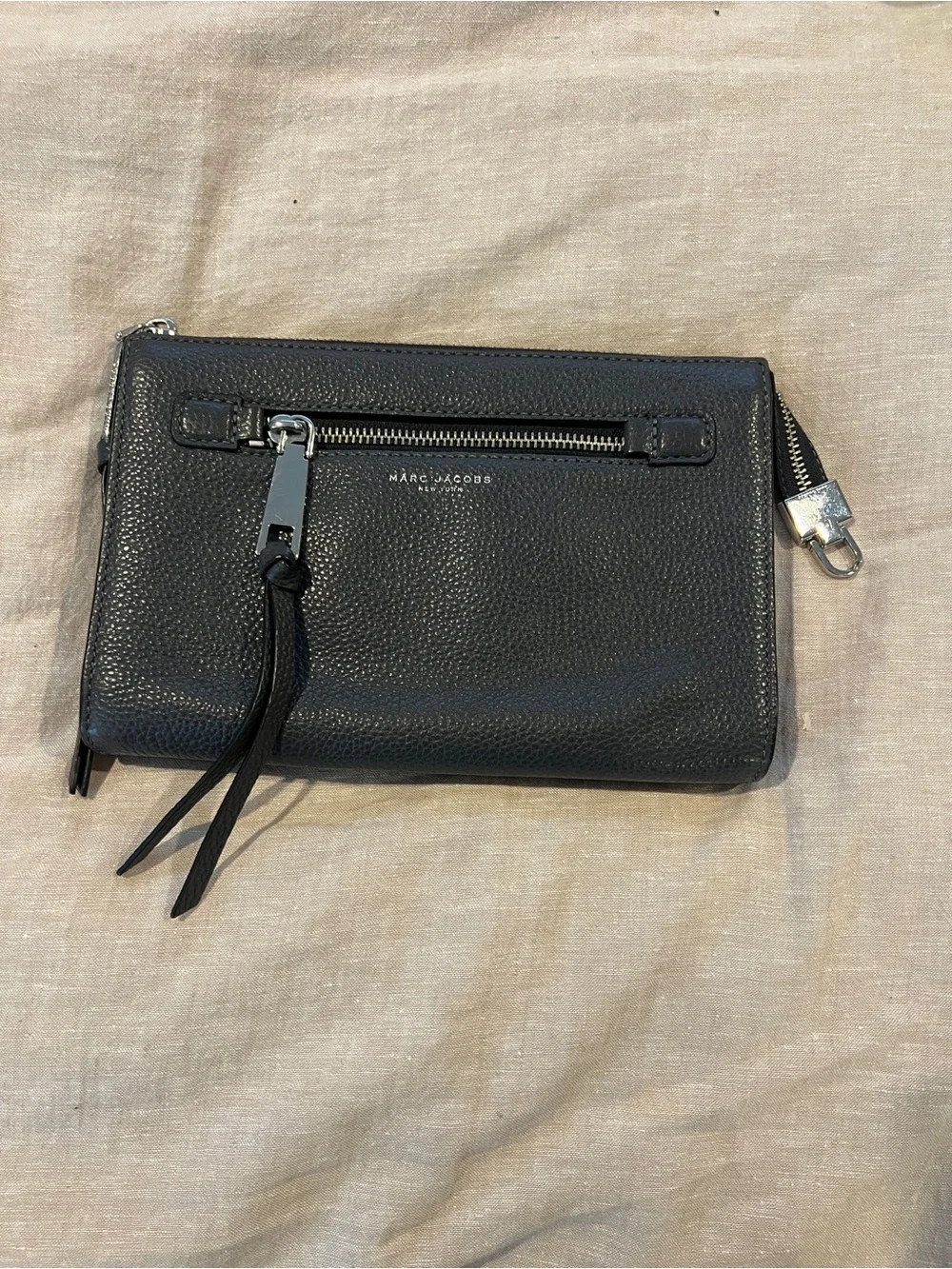 Marc Jacob’s grey pebbled leather purse